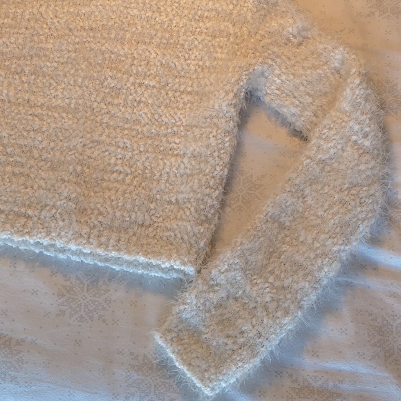 Off white fuzzy Forever 21 sweater - Picture 3 of 3